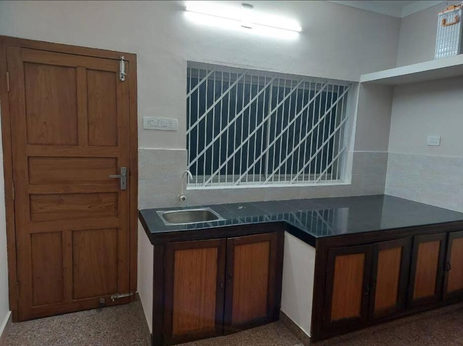 Home At Guruvayur 2 Ac Room,1 Single Bed,Kitchen Eksteriør bilde