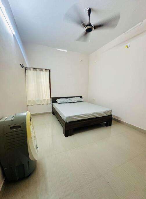Home At Guruvayur 2 Ac Room,1 Single Bed,Kitchen Eksteriør bilde