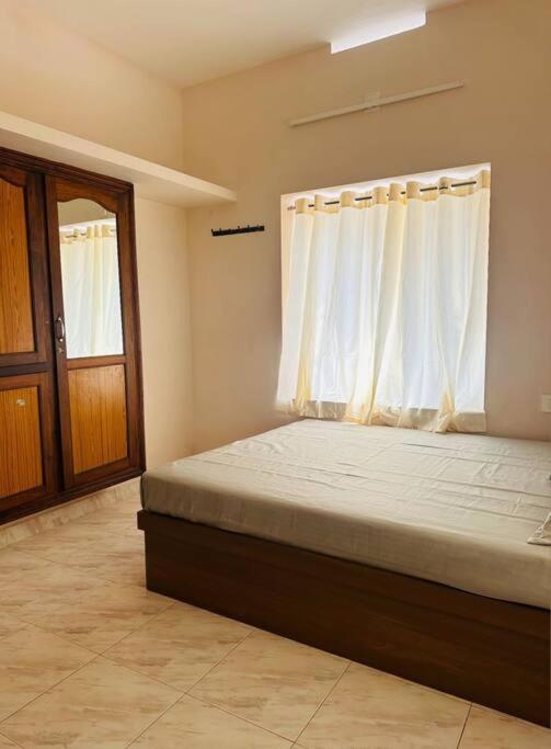 Home At Guruvayur 2 Ac Room,1 Single Bed,Kitchen Eksteriør bilde