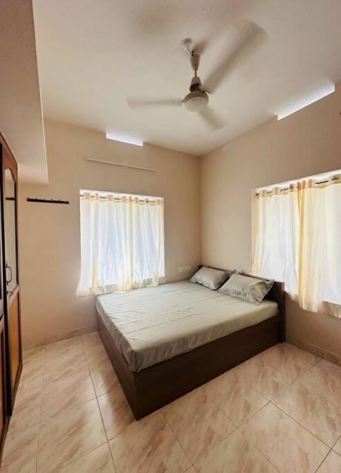Home At Guruvayur 2 Ac Room,1 Single Bed,Kitchen Eksteriør bilde